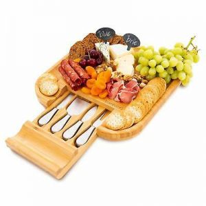 לוח גבינות וסכין גבינות במבוק - כולל 4 סכינים מנירוסטה במגירה